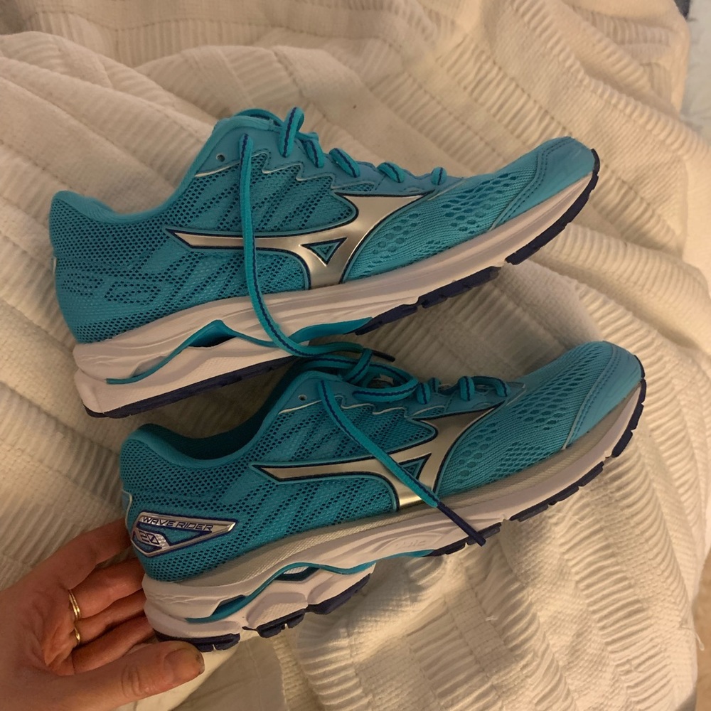 Brand New! Mizuno Wave Rider 20 - W7 narrow